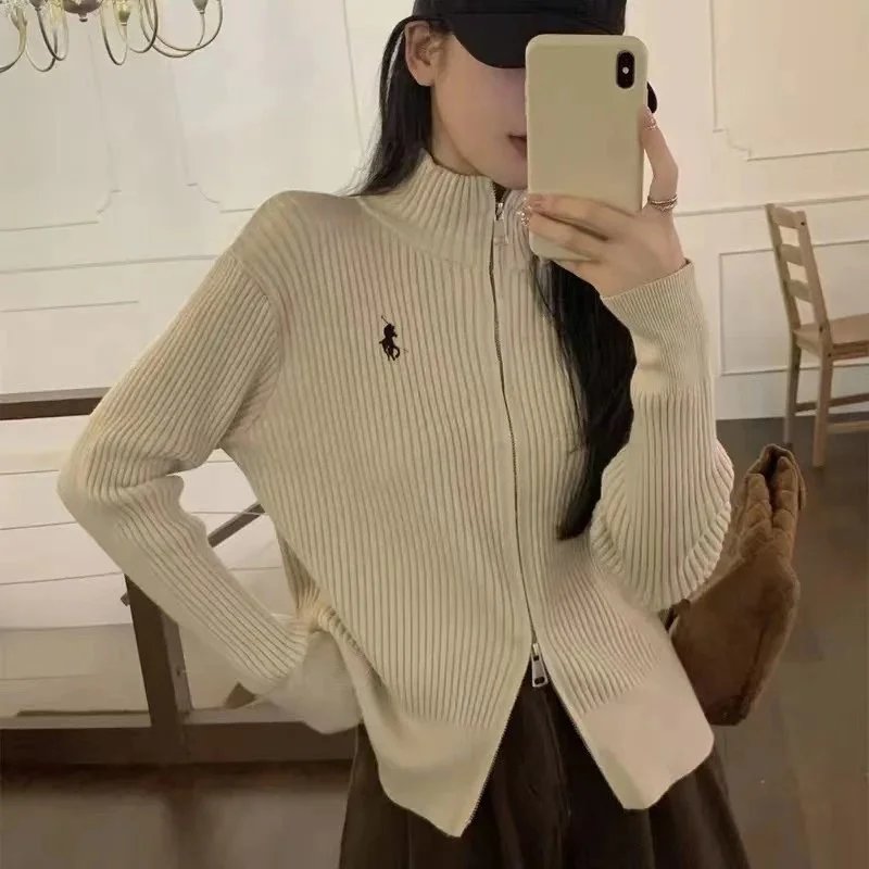 29 Female - Khaki