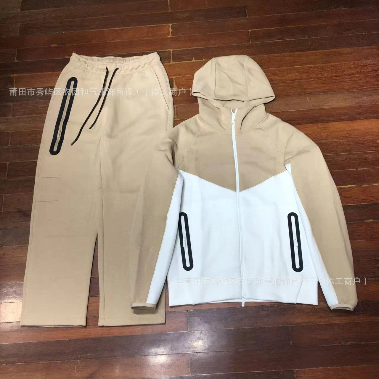 Set.Khaki/White