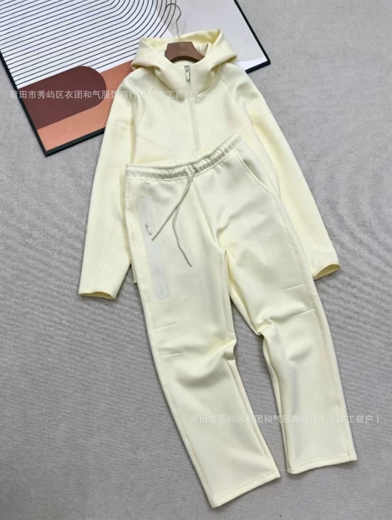 Set.Beige
