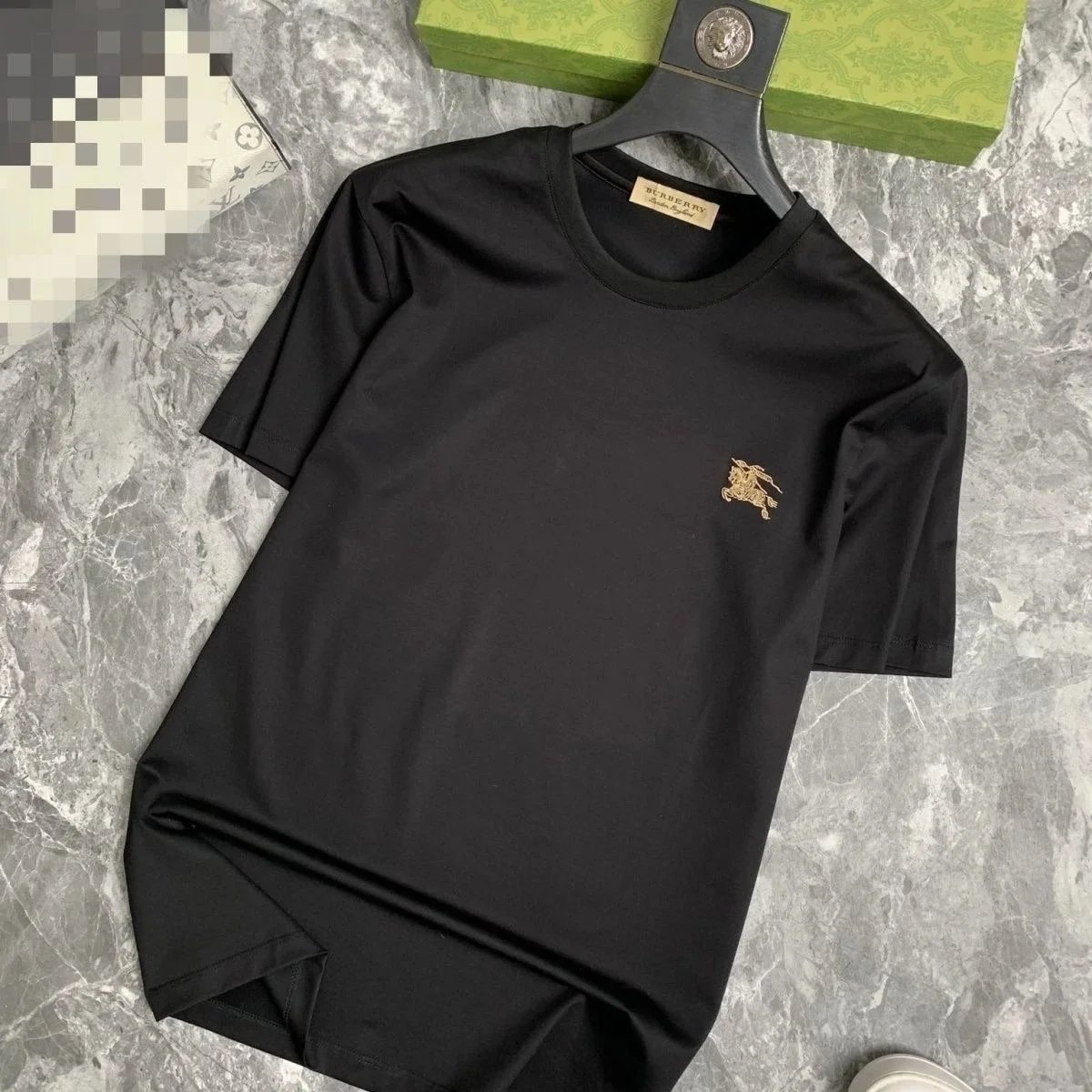 Black short sleeved logo logo
