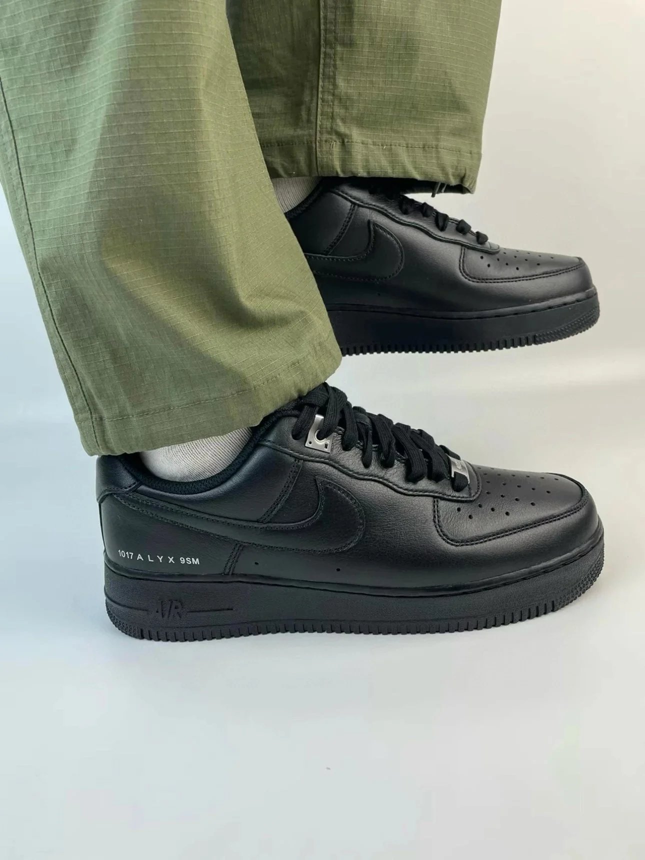 ALYX co-branded Air Force One Air Force 1 Low Air Force ALYX pure black Air Force skate shoes ALYX pure white Air Force ALYX AF1 Air Force One skate shoes item number: FJ4908 -001