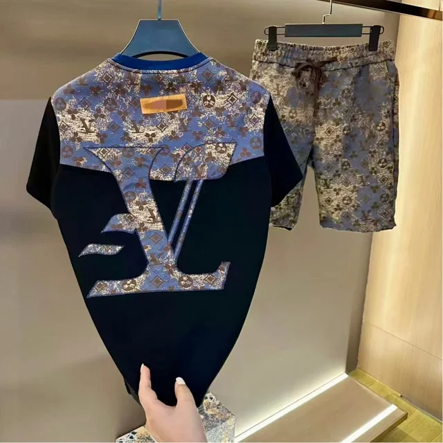 Louis Vuitton Matching Sets Monogram-print short-sleeve T-shirt and drawstring shorts set product detail image 2
