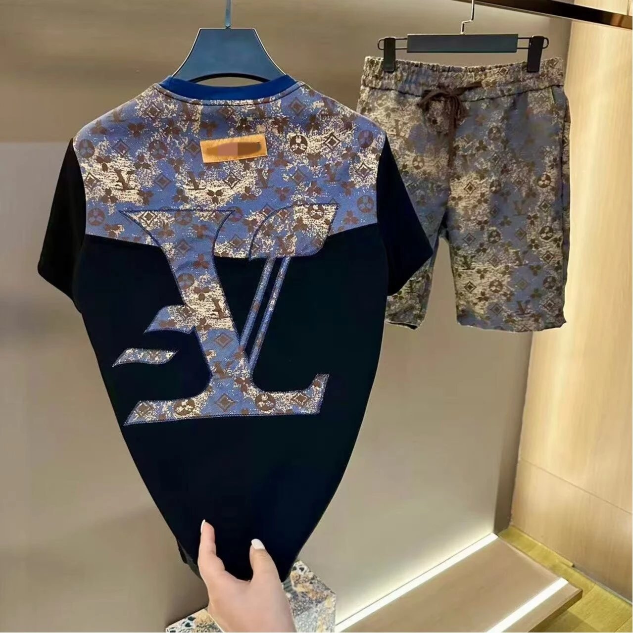 Louis Vuitton Matching Sets Monogram-print short-sleeve T-shirt and drawstring shorts set — Black suit, best-selling style