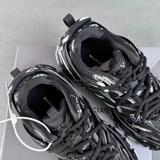 Balenciaga Sneakers Track 1.0 product detail image 9