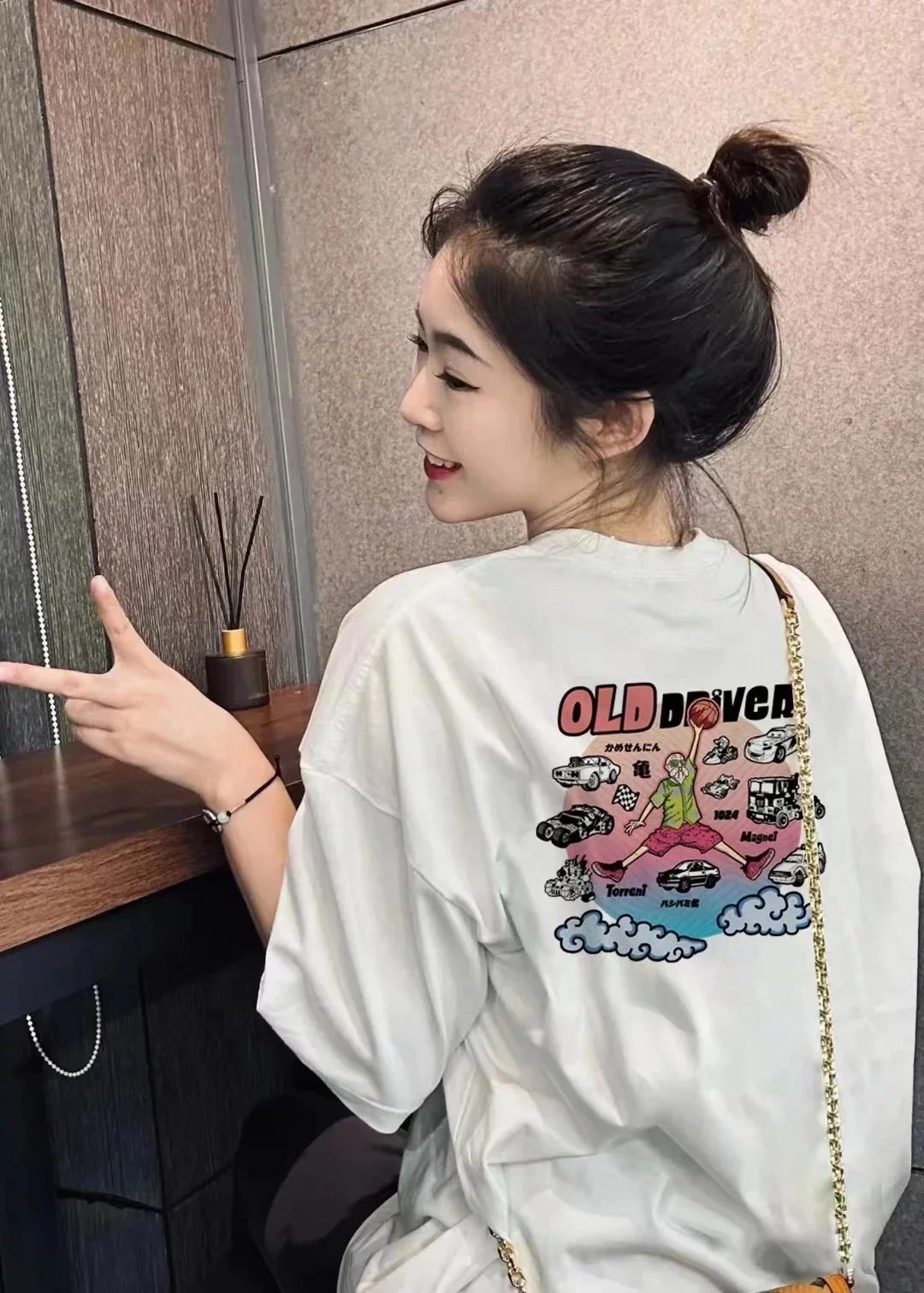 白色老人篮球002