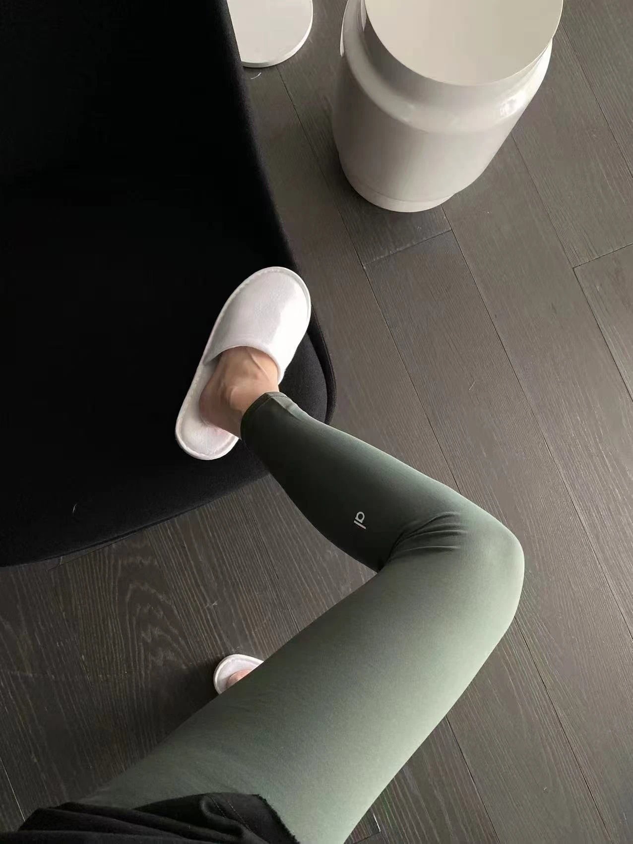 Seamless Fitted Capri Leggings photo 5