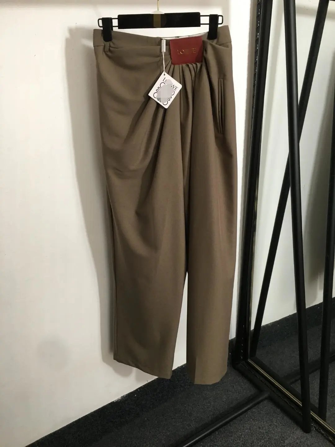 Tapered Carrot Pants with Pleated Details photo 3