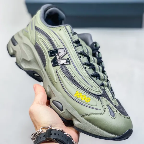 New Balance 1000 Black Chunky Sneakers - 11