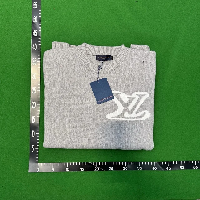 Louis Vuitton Knitwear LM01-LL Crewneck LV Logo Sweater product detail image 5