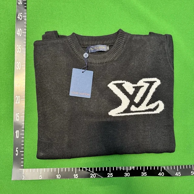 Louis Vuitton Knitwear LM01-LL Crewneck LV Logo Sweater product detail image 10
