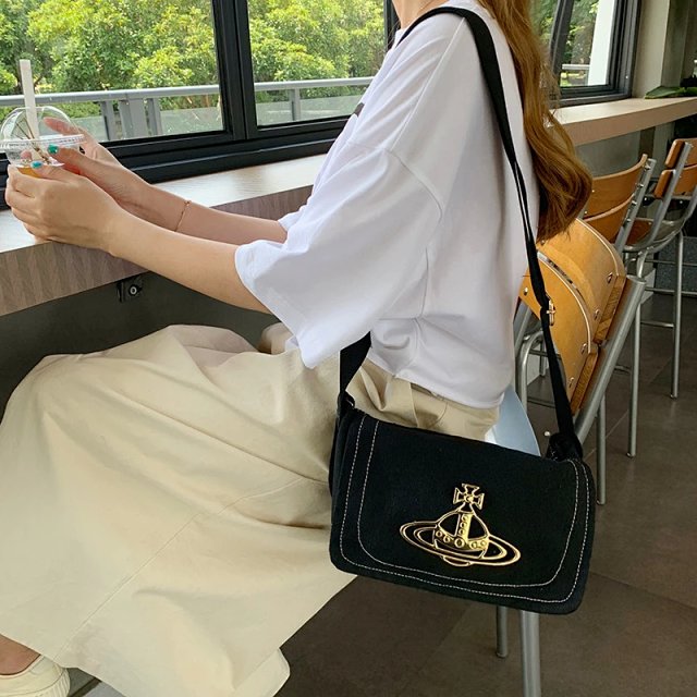 Vivienne Westwood Shoulder Bag: seller detail photo 1