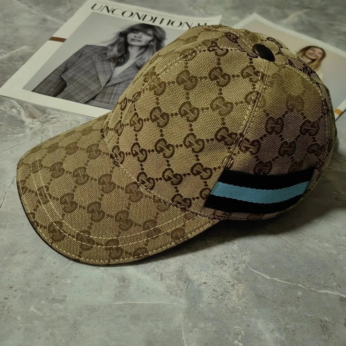 Gucci GG Supreme Cap Beige