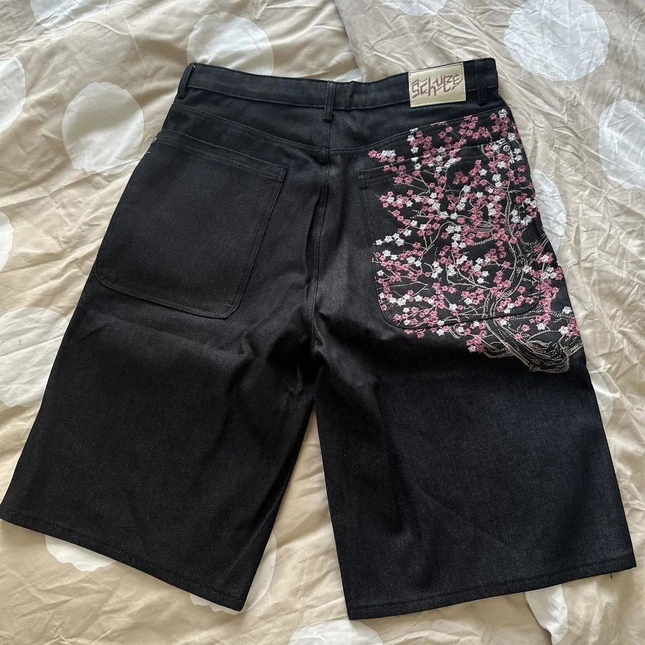 Derschutze Shorts Denim with embroidered back pockets image 3