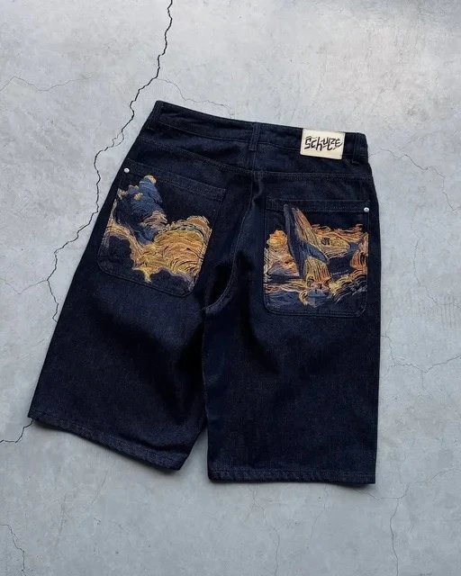 Derschutze Shorts Denim with embroidered back pockets — Picture three