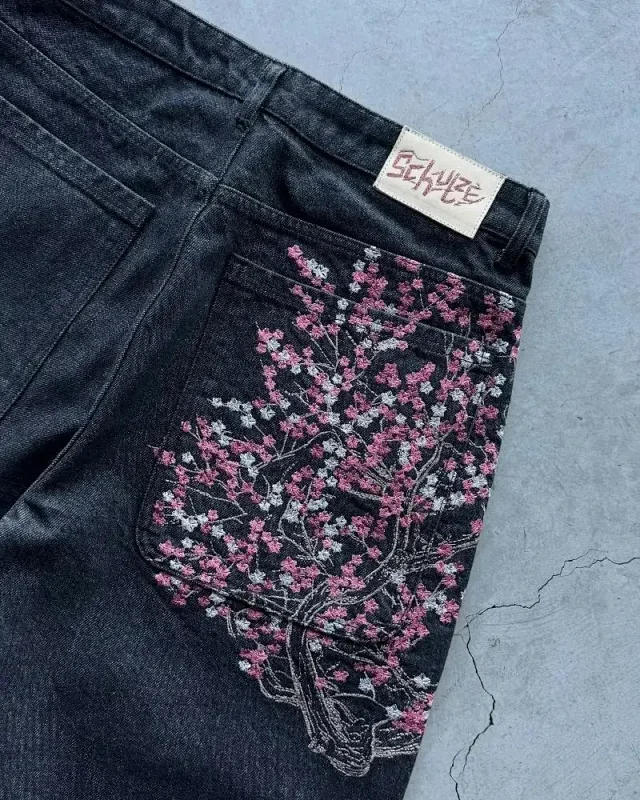 Derschutze Shorts Denim with embroidered back pockets product detail image 3