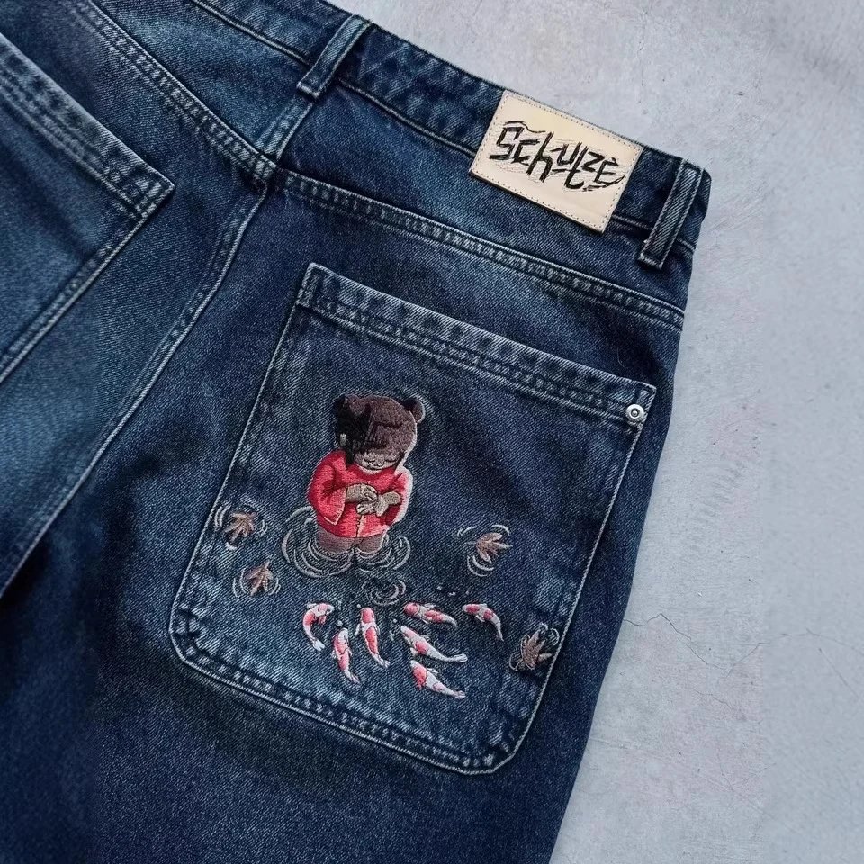 Derschutze Shorts Denim with embroidered back pockets image 4