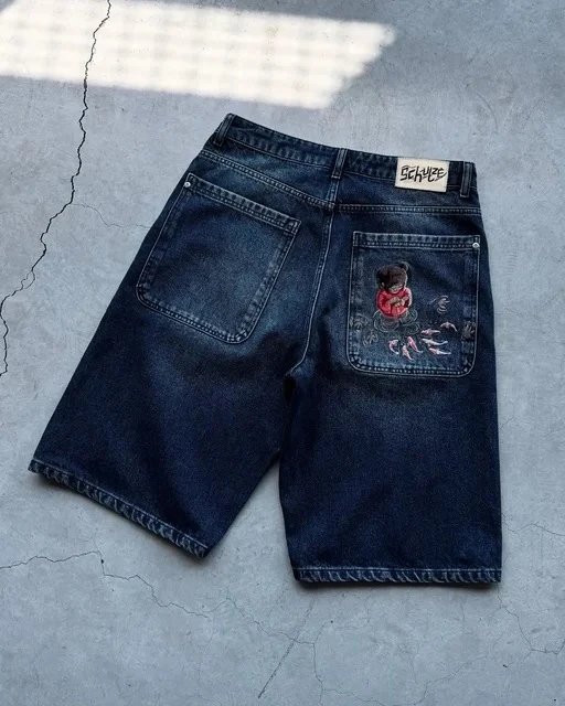 Derschutze Shorts Denim with embroidered back pockets — Picture II
