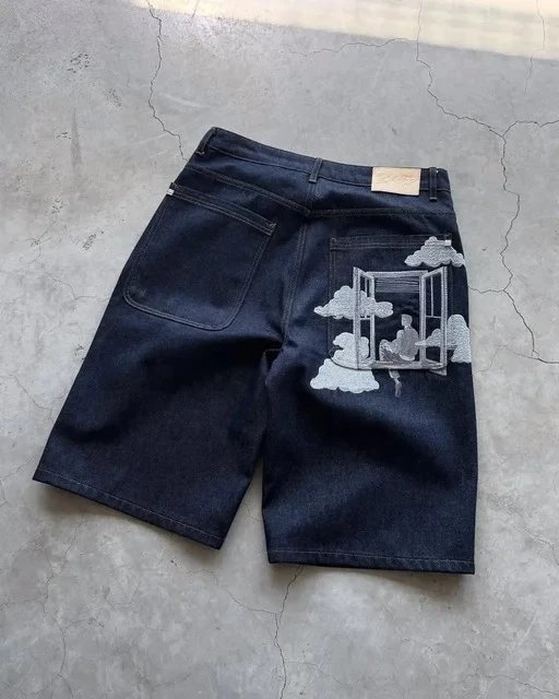 Derschutze Shorts Denim with embroidered back pockets — Picture five
