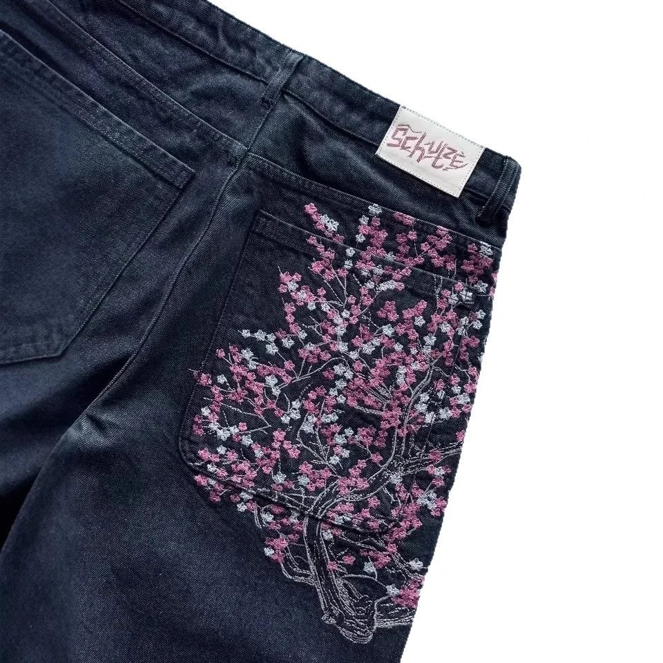 Derschutze Shorts Denim with embroidered back pockets image 2