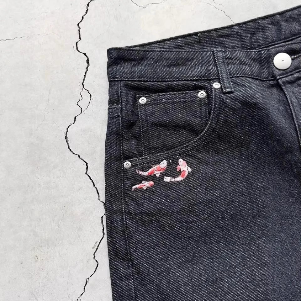 Derschutze Shorts Denim with embroidered back pockets image 5