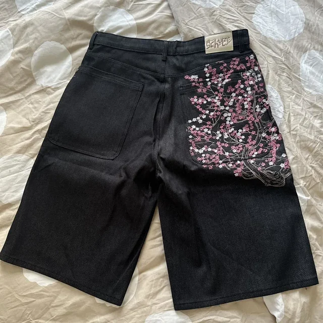 Derschutze Shorts Denim with embroidered back pockets product detail image 2