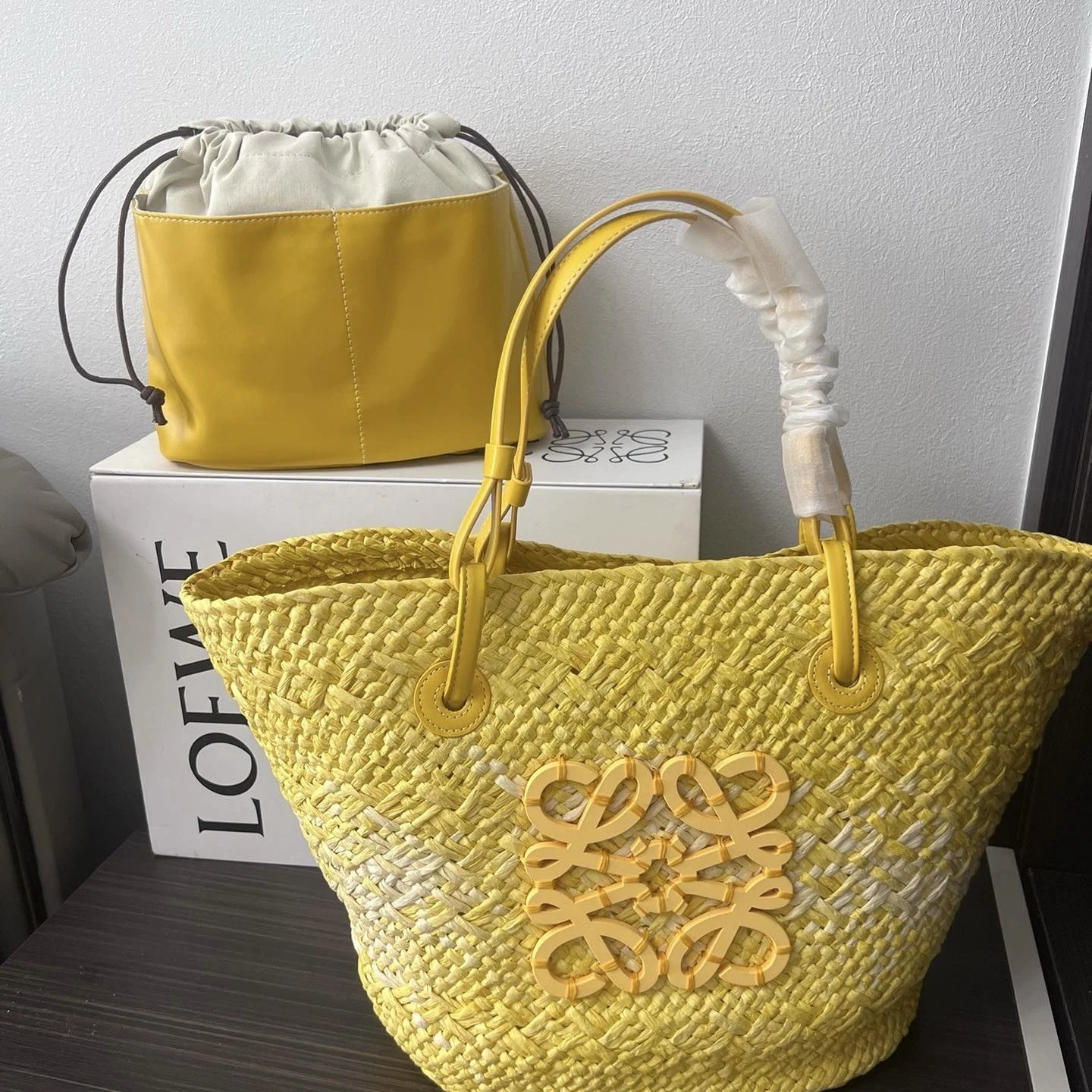 Loewe Handbags Anagram raffia basket tote — Gradual yellow
