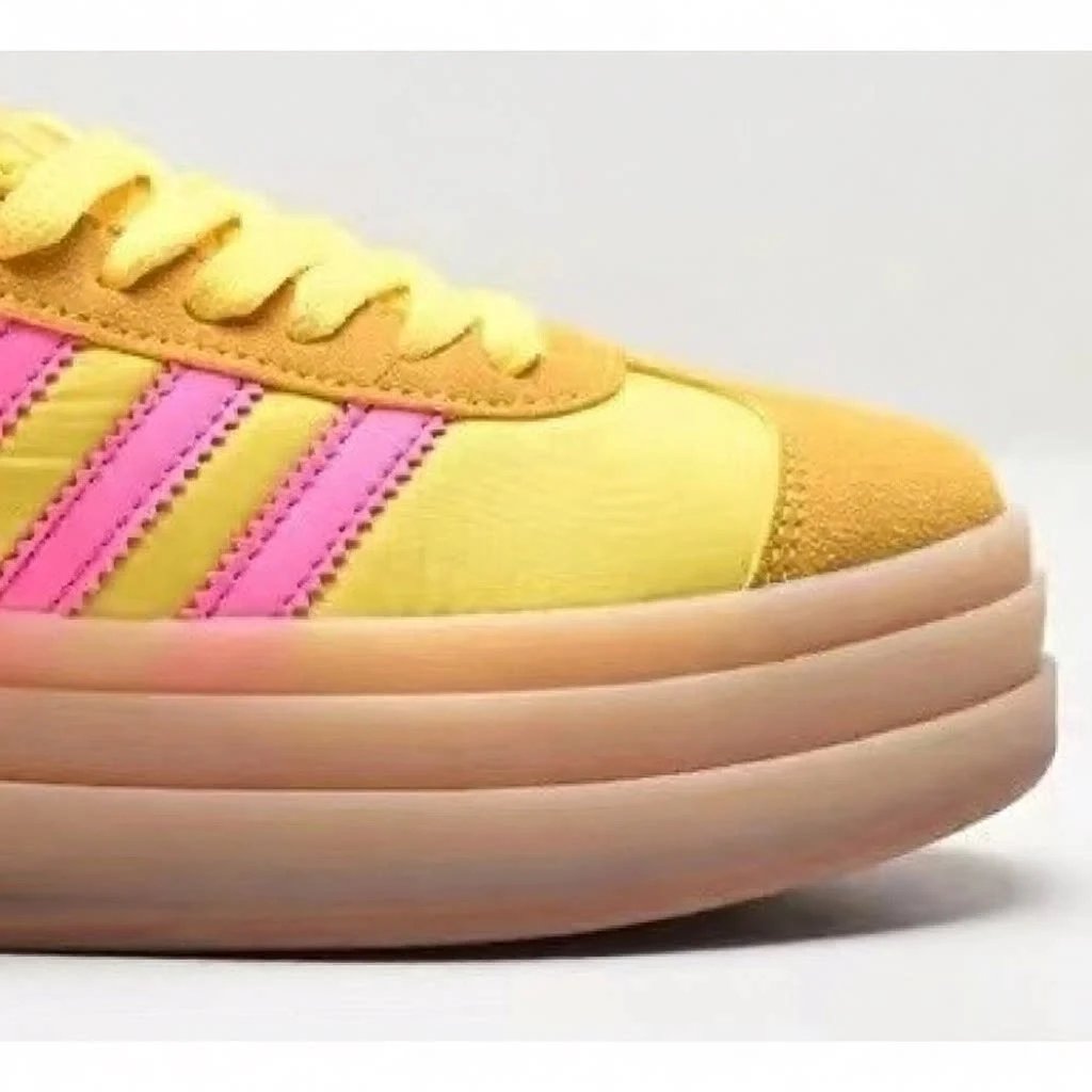 Unbranded Sneakers Three-Stripe Platform — Thick bottom/yellow powder