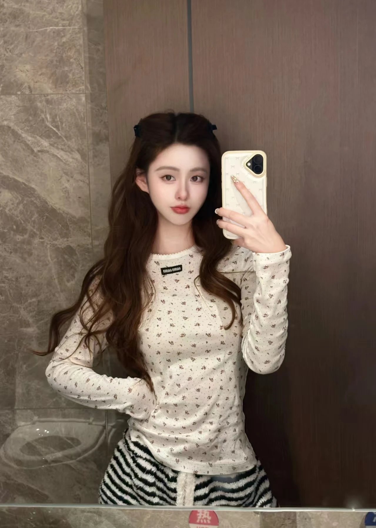 Design Floral Print Cropped Long-Sleeve Top White - 8
