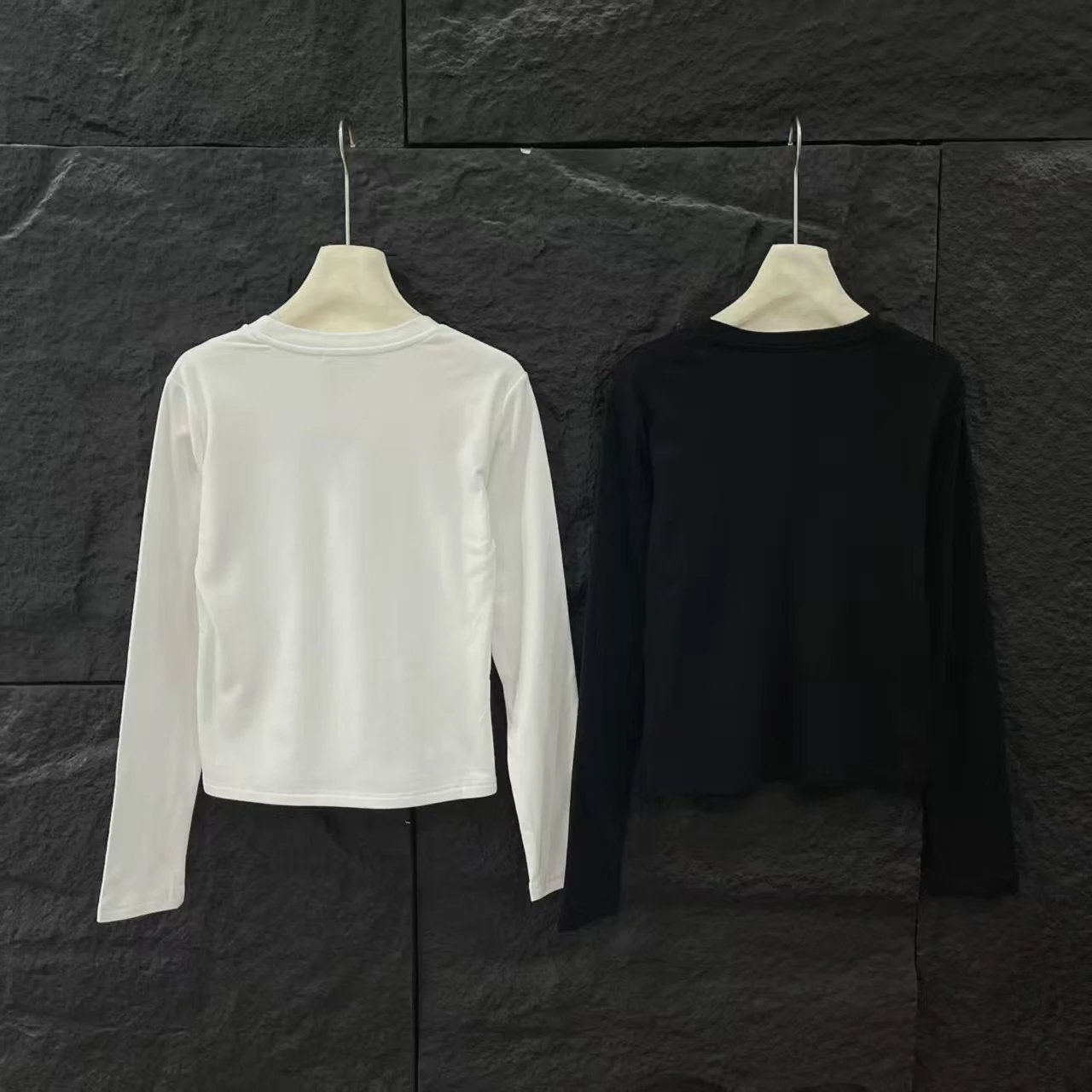 Alexander Wang Logo Embroidered Cropped Long-Sleeve T-Shirt in White and Black - 4