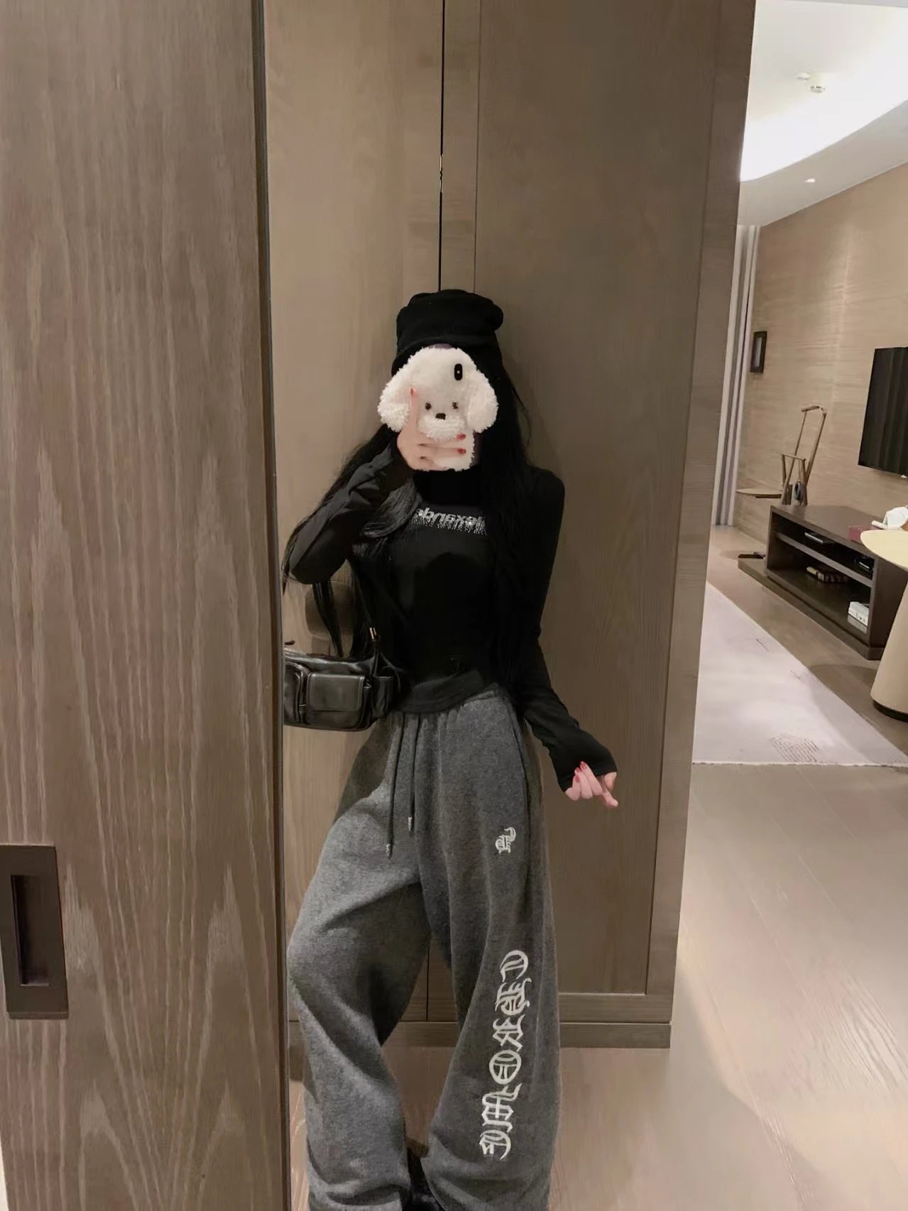 Alexander Wang Logo Embroidered Cropped Long-Sleeve T-Shirt in White and Black - 7