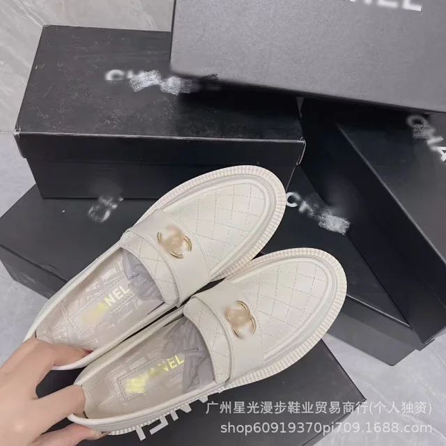 Chanel Leather Shoes Quilted CC-Emblem Loafers product detail image 10