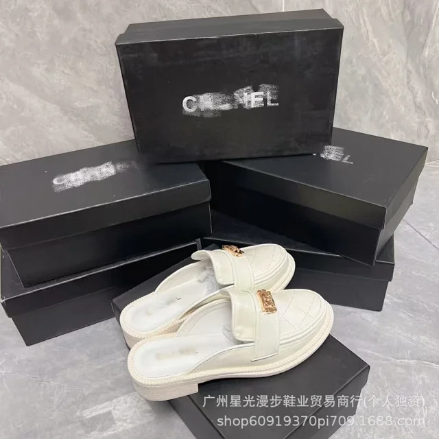 Chanel Leather Shoes Quilted CC-Emblem Loafers product detail image 20