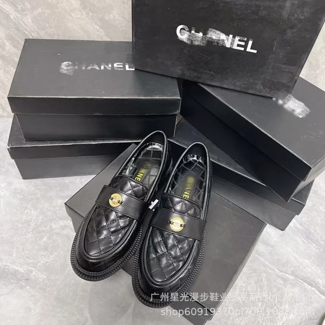 Chanel Leather Shoes Quilted CC-Emblem Loafers product detail image 21
