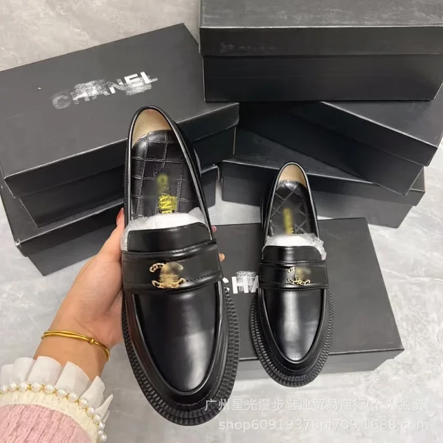 Chanel Leather Shoes Quilted CC-Emblem Loafers product detail image 26