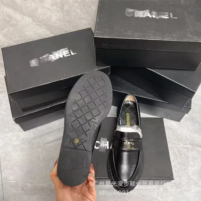 Chanel Leather Shoes Quilted CC-Emblem Loafers product detail image 29