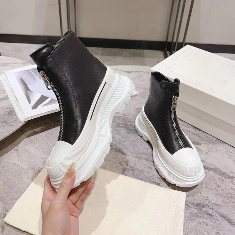 Alexander McQueen Oversized Zip-Up Leather Boots Black - 6