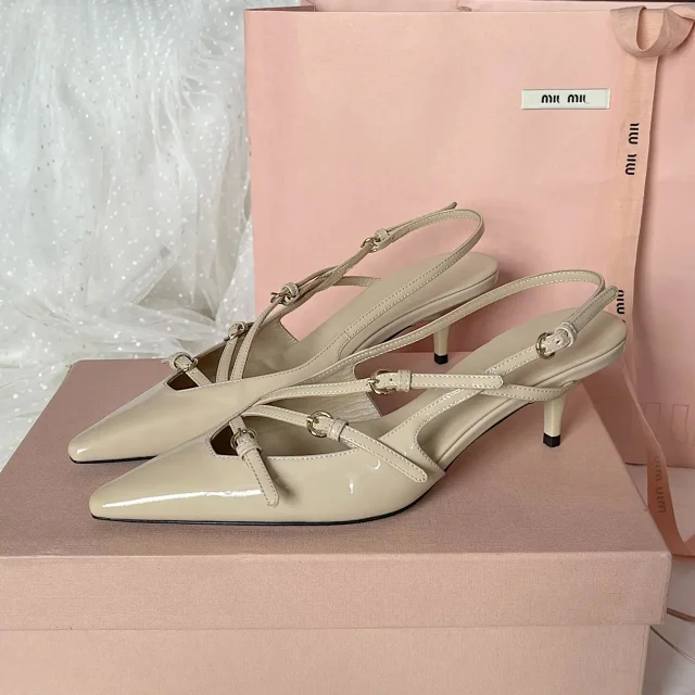 Miu High Heels Patent Leather Pointed-Toe Buckle-Strap Slingback product detail image 7