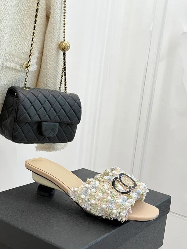 Chanel Sandals Pearl-Embellished Open-Toe Block-Heel Mules product detail image 3