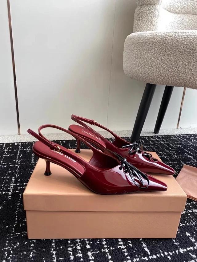 Miu High Heels Patent Leather Pointed-Toe Bow Lace Slingback product detail image 6