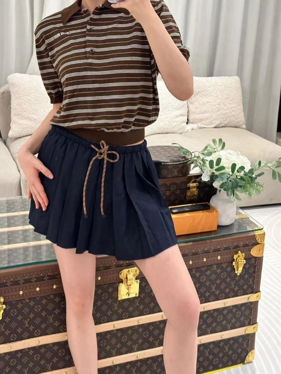 Off-White Pleated Drawstring Shorts Navy - 6