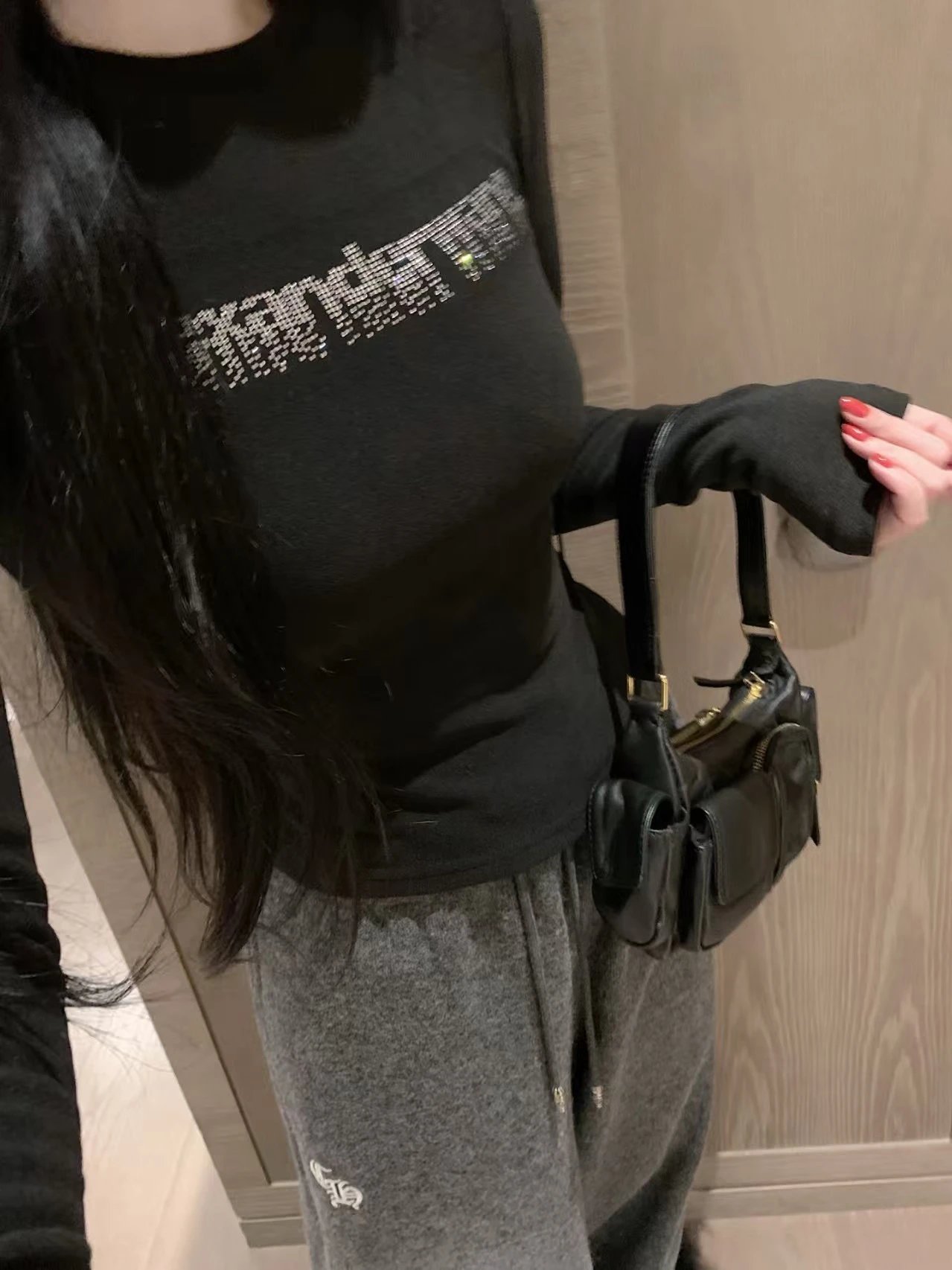 Alexander Wang Logo Embroidered Cropped Long-Sleeve T-Shirt in White and Black - 6