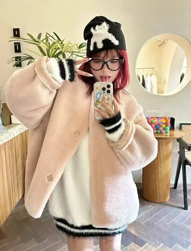 aeae Hats Reversible Knitted Cat Graphic Beanie product detail image 21