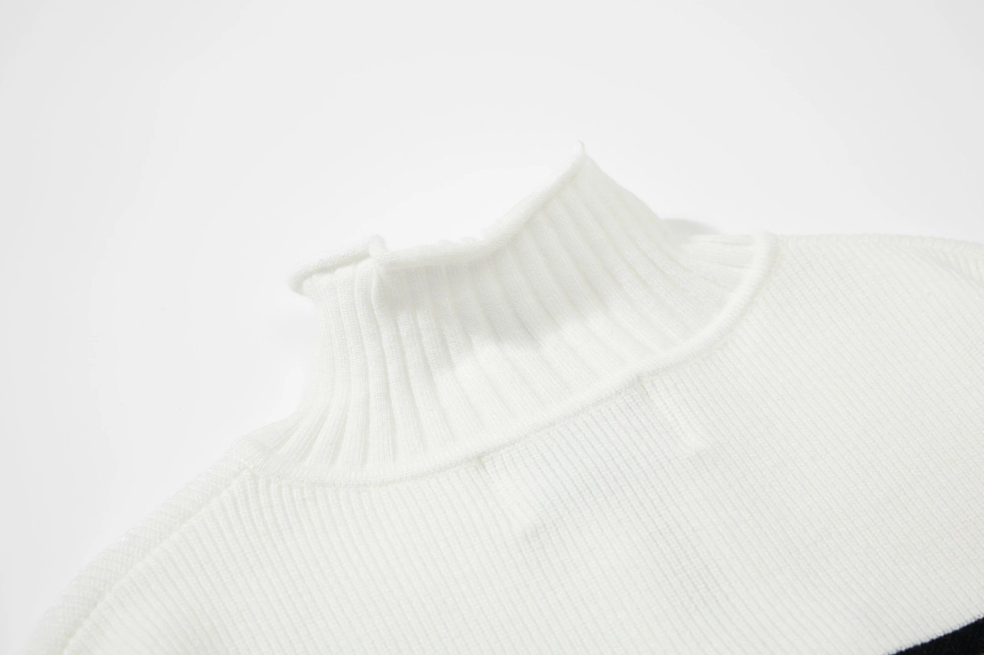 Matin Kim Logo Stripe Turtleneck Sweater Black - 39