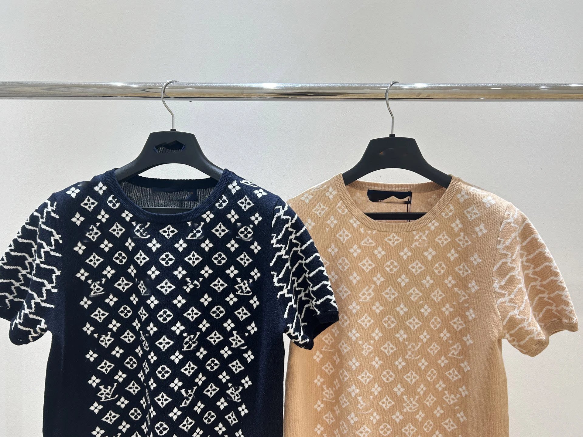 Louis Vuitton Monogram Knit T-Shirt Beige T-Shirt - 7