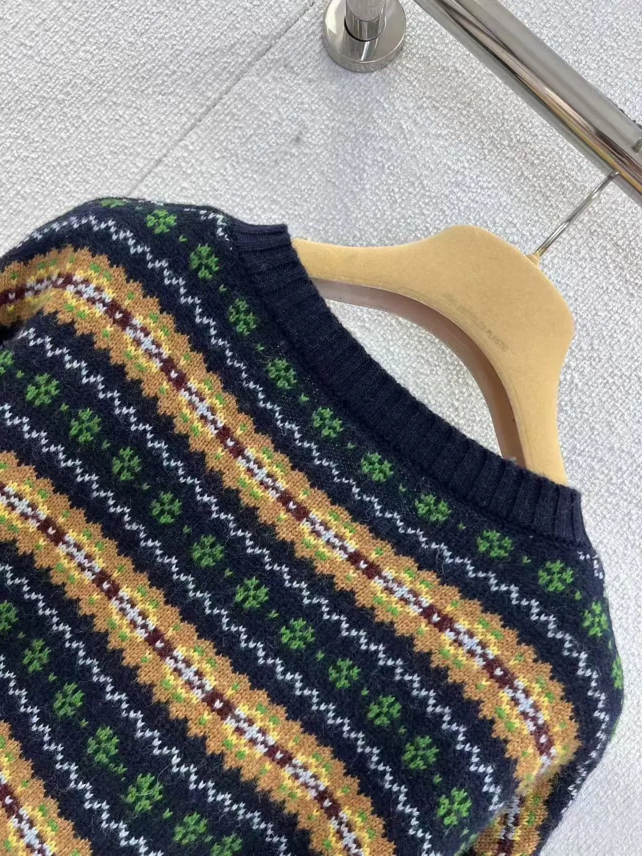 Multicolor Fair Isle Cropped V-Neck Sweater - 4