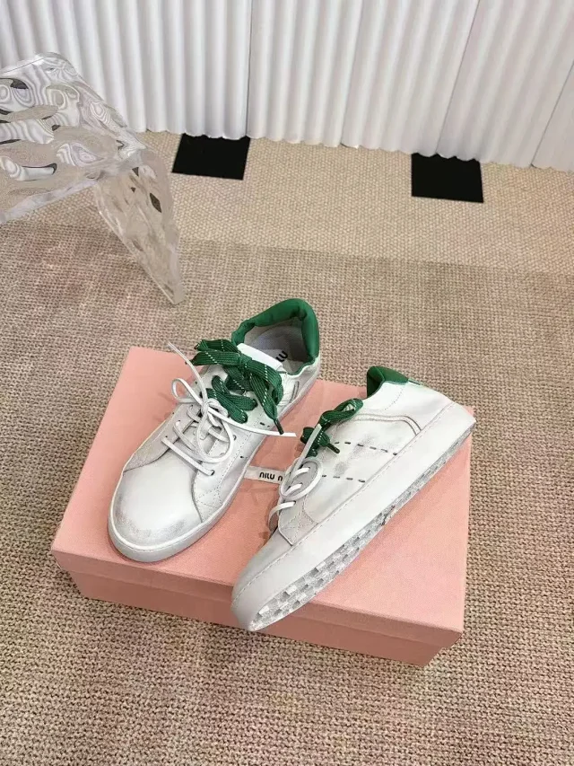 Miu Sneakers Low-Top Lace-Up Leather with Contrast Heel Tab product detail image 5