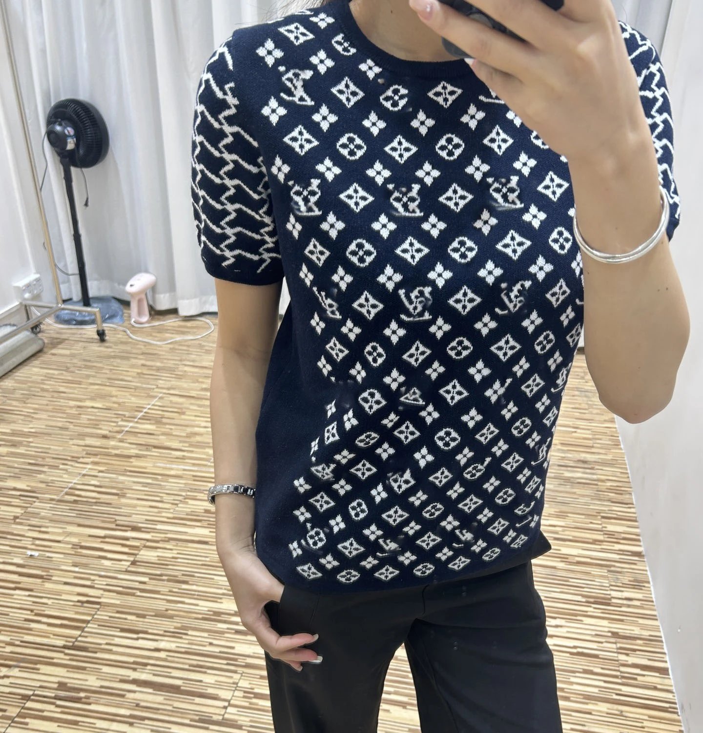 Louis Vuitton Monogram Knit T-Shirt Beige T-Shirt - 12