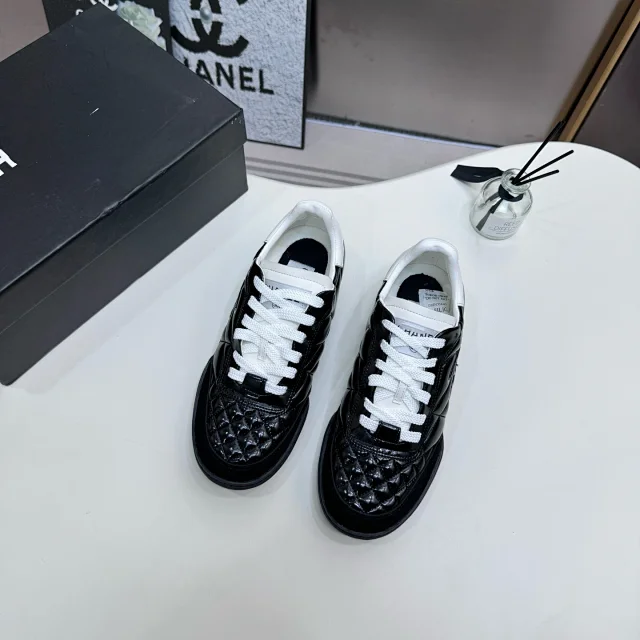 Chanel Sneakers Quilted low-top lace-up product detail image 3