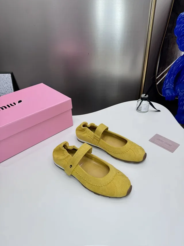 Miu Leather Shoes Mary Jane ballet flats with hook-and-loop strap and scalloped trim product detail image 6