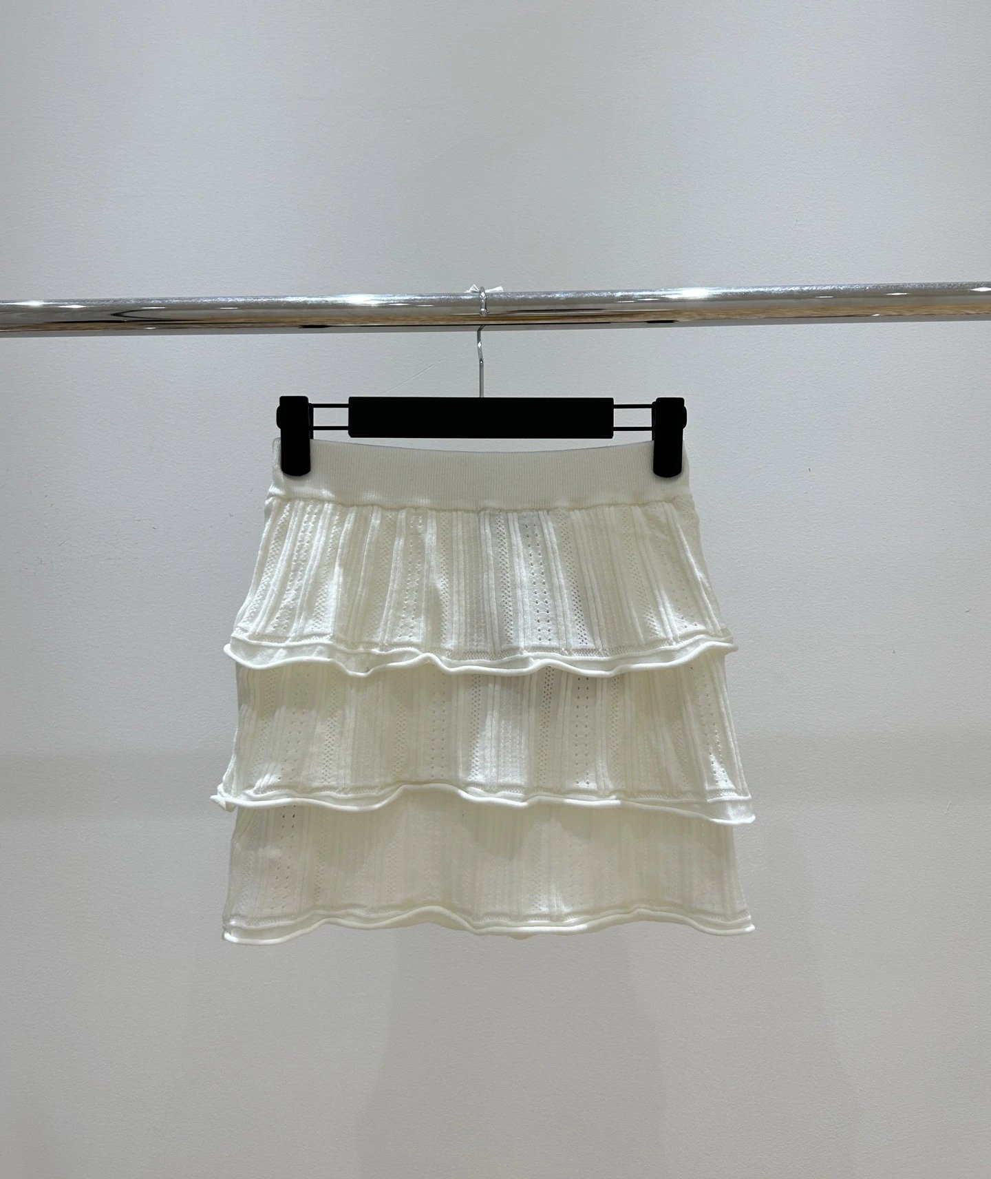 Dior Knit Scallop-Trim Vest Top in Ivory - 6